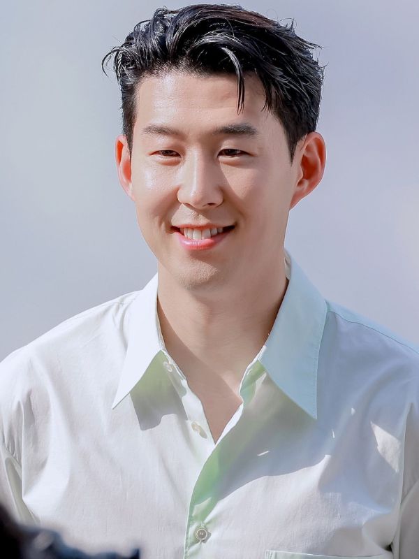 Son Heung-min – Curtain Bangs